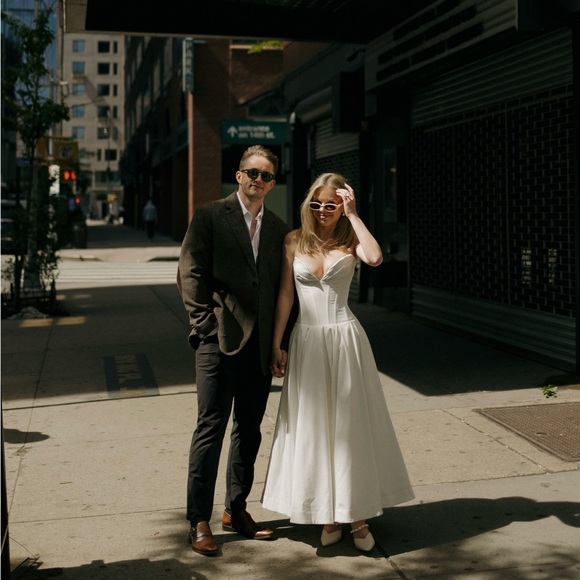 House of CB Lady Dress in White - Picture 2 of 8